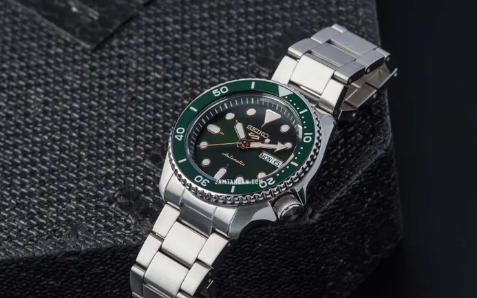 SEIKO WATCH STEEL HULK DAIL