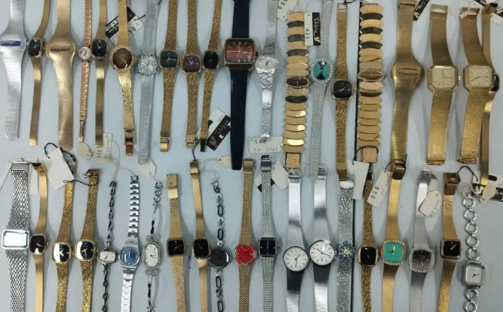 VALGINES VINTAGE WATCH 