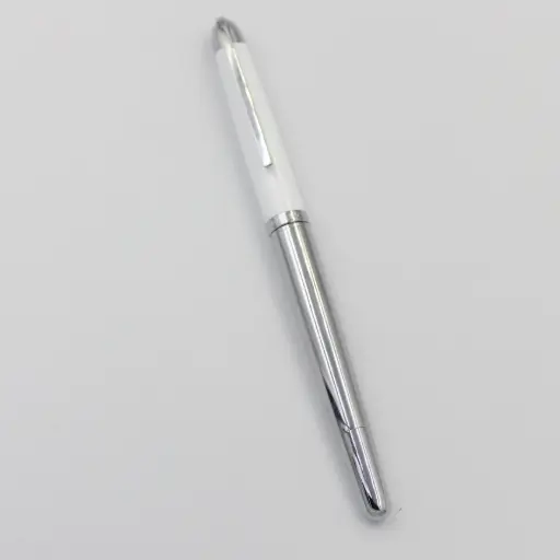 [NR0017] NINA RICCI PEN NR0017